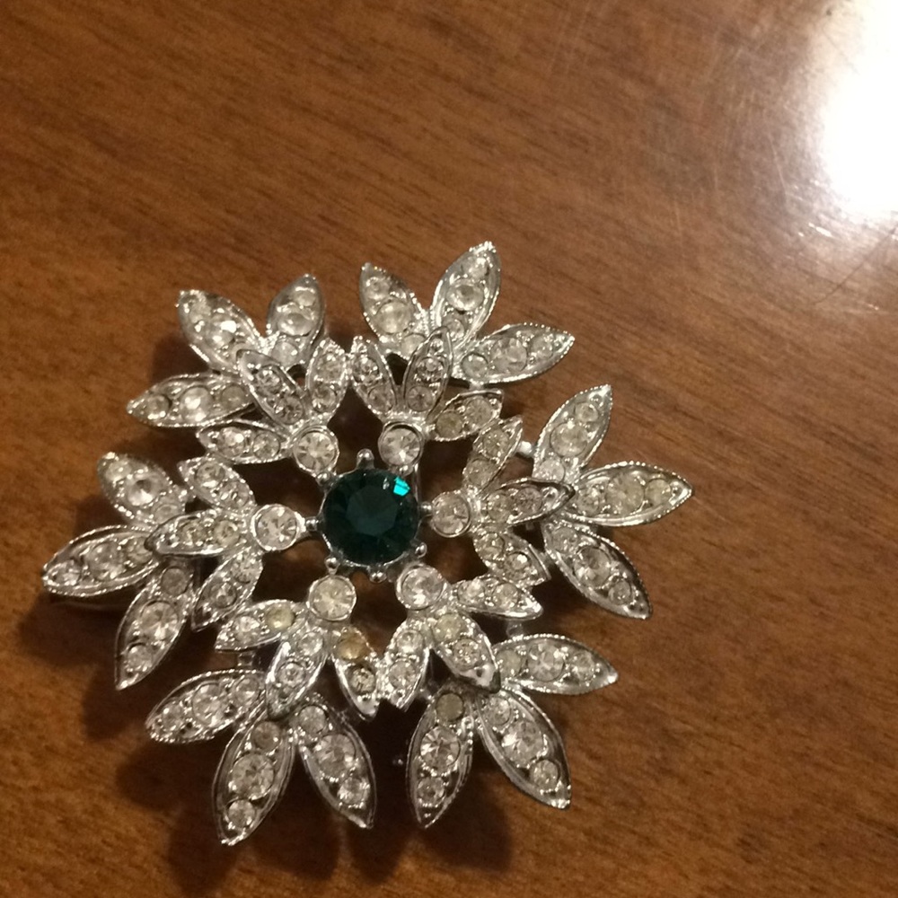 Very beautiful silver and diamond brooch